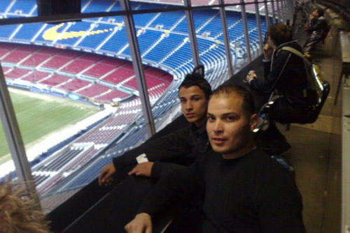 Camp Nou Experience : clients posint in the press boxes
